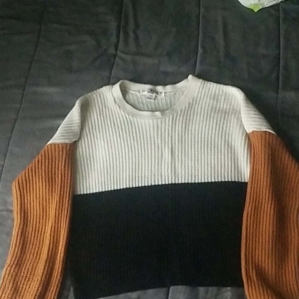 Knitted crop top/sweater